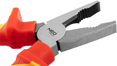 Szczypce uniwersalne ze stali CrV 1000V o długości 160 mm Neo 01-220