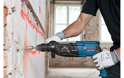 Młotowiertarka sieciowa o mocy 880W z energią udaru 3,2 J SDS-Plus Bosch Professional GBH 2-28F + uchwyt