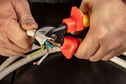 Zestaw szczypiec uniwersalne i do cięcia kabli 1000V Neo 160 mm