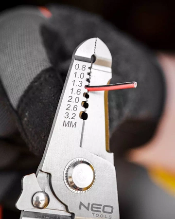 Szczypce do izolacji 6w1 NEO 01-549