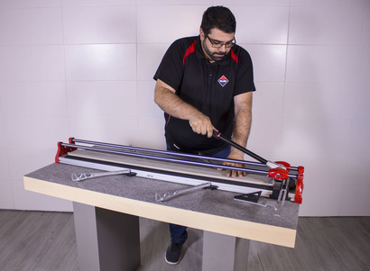 Przecinarka ręczna HIT-1200 N do cięcia terakoty