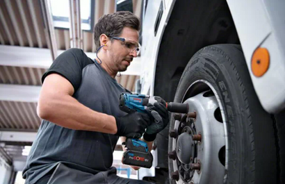 Klucz udarowy akumulatorowy z silnikiem bezszczotkowym BITURBO Bosch Professional GDS 18V-1000 body