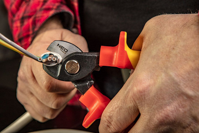 Zestaw szczypiec uniwersalne i do cięcia kabli 1000V Neo 160 mm