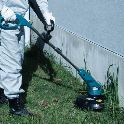 Podkaszarka elektryczna o mocy 450W do trawy 30cm Makita UR3000