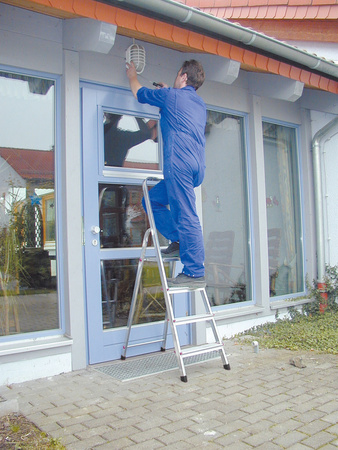 Drabina aluminiowa jednostronna 1x4 KRAUSE 3 + podest 150 kg