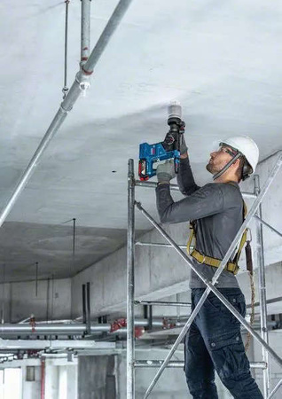 Młot udarowo-obrotowy akumulatorowy z silnikiem bezszczotkowym Bosch Professional GBH 187-LI + akumulator 18V 2 x 5.0Ah + ładowarka + walizka