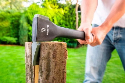 Siekiera uniwersalna z trzonkiem z włókna szklanego o wadze 620 g Verto 05G100