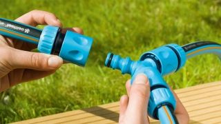 Łącznik trójnik do łączenia węży ogrodowych 1/2" i 3/4" BASIC Cellfast 51-205