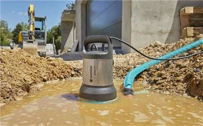 Pompa zanurzeniowa elektryczna do brudnej wody Gardena o mocy 1100 W 09046-20