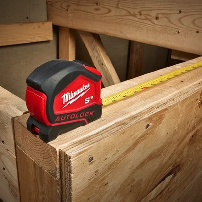 MILWAUKEE MIARA ZWIJANA 8 M/25 MM SLIM