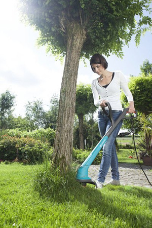 Podkaszarka elektryczna o mocy 300 W do trawy 23cm Gardena SmallCut 300/23 9805-20