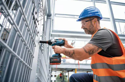 Klucz udarowy akumulatorowy z silnikiem bezszczotkowym Bosch GDS 18V-1000 w walizce L-BOXX 136 z 2 akumulatorami GBA 18V 5.0Ah i szybką ładowarką