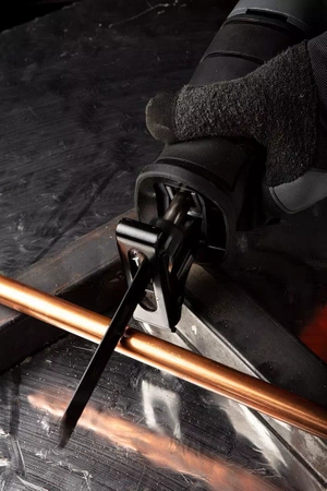 Piła szablasta sieciowa do drewna i metalu o mocy 710 W Graphite 20 mm 58G961