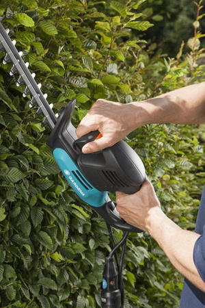 Nożyce do żywopłotu elektryczne o mocy 500 W i długości cięcia 550mm Gardena Easycut 500/55 9832-20